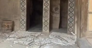 انهيار جدارية الدلافين الشهيرة فى قصر كنوسوس الأثرى باليونان