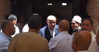 محافظ الأقصر يؤدى صلاة الجمعة بمسجد سيدى أبو الحجاج الأقصرى ويلتقي بالمواطنين