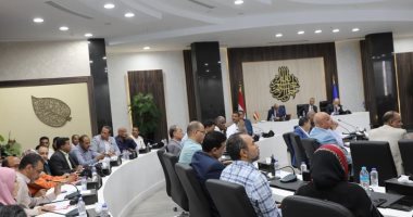 محافظ أسوان: إزالة فورية لحالات التعدى على أراض الدولة محافظ أسوان يترأس اجتماع المجلس التنفيذى