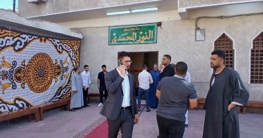 بدء مراسم عزاء شقيقة الكابتن محمود الخطيب فى قنا.. صور