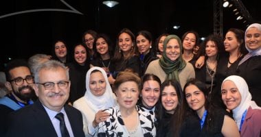 بين التواضع والانكسار النبيل.. لغة الجسد تروى ما لم تنطق به الدكتورة نوال الدجوى
