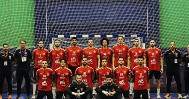 الأهلي يهزم الزمالك 31-28 ويتوج بلقب الكؤوس الأفريقية لليد.. صور فريق رجال كرة اليد بالنادي الأهلي