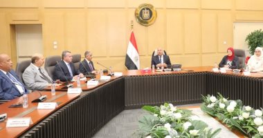 وزير الصناعة يلتقي كبار مصنعي الحديد