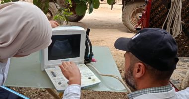 الكشف على الدواجن فى قافلة بيطرية مجانية شاملة بقرية العنانية بدمياط قافلة طبية بيطرية