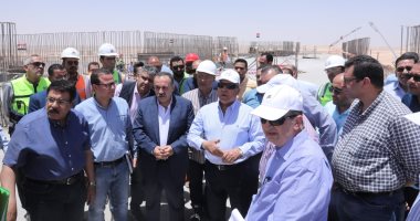 نائب رئيس مجلس الوزراء يتفقد المنطقة الصناعية بالمطاهرة بمحافظة المنيا وزير الصناعة والنقل يتفقد المنطقة الصناعية بالمطاهرة