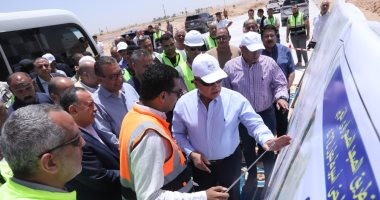 كامل الوزير يتفقد تطوير طريق الصعيد الصحراوى الغربى من ديروط حتى أسيوط