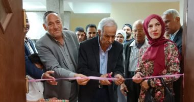 بأعمال تجسد روح سيناء وتروى حكاياتها.. الثقافة تفتتح معرض "تجربة شخصية" بالعريش جانب من افتتاح المعرض
