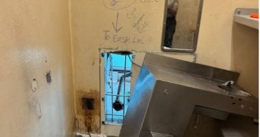 استخدموا ماكينات الحلاقة لشق الجدران.. التحقيق فى هروب سجناء فى نيو أورلينز فتحة الحائط فى سجن نيو أورلينز