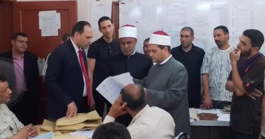 رئيس شئون التعليم بقطاع المعاهد الأزهرية يتفقد كنترول الإعدادية بالإسماعيلية
