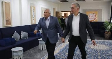 وزير البترول يتفقد المجمع الحكومي للخدمات الذكية خلال جولته بالوادى الجديد