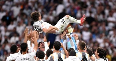 الشبكة نيوز : 
                                            الريال ضد ريال سوسيداد.. ماذا قال مودريتش فى وداع جماهير الملكى؟
                                        