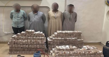 ضبط 4 أشخاص بتهمة التنقيب عن الذهب بأسوان وبحوزتهم سبائك بـ77 مليون جنيه ضبط 4 أشخاص بتهمة التنقيب عن الذهب بأسوان
