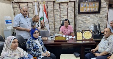 مدير تعليم سوهاج يتابع انتظام امتحانات العملى للدبلومات الفنية بغرفة العمليات