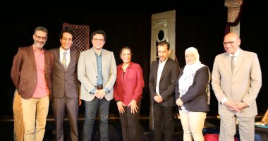 وزير الثقافة يشهد العرض المسرحي "فريدة" بقصر ثقافة الأنفوشي ويوجه بعرضه وزير الثقافة