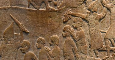 هل يعود قطع الرؤوس الإرهابى فى العالم الآن إلى طقوس بلاد ما بين النهرين؟ قطع الرأس فى الحضارة الآشورية