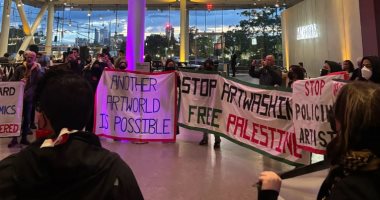 مظاهرة احتجاجية بمتحف ويتني بعد إلغاء عرض داعم لفلسطين مظاهرة احتجاجية لدعم فلسطين