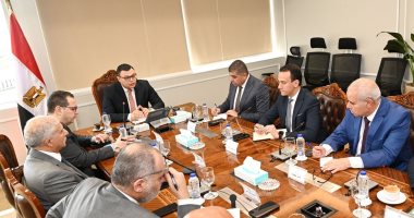 وزير الإسكان يعقد اجتماعا مع نواب ومساعدي هيئة المجتمعات العمرانية الجديدة 