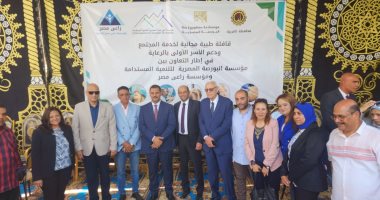 رئيس البورصة المصرية ونائب محافظ الغربية يتفقدان القافلة المجانية بقرية محلة روح جانب من القالفة