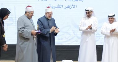 سجدة شكر تتوّج الفوز.. طالب أزهري يحقق المركز الأول في «تحدي القراءة العربي»