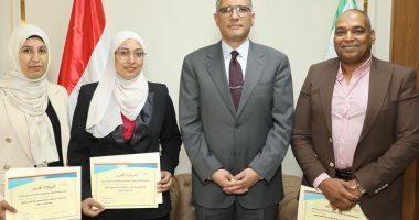 محافظ الجيزة يكرم رئيس مركز الصف ورئيس ووكيل لجنة التصالح تقديرا لجهودهم محافظ الجيزة يكرم رئيس مركز الصف ورئيسة ووكيل لجنة التصالح