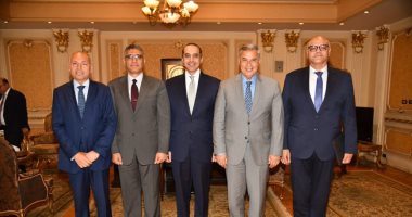 محمود فوزي: نتفق على تدعيم مادة السكن البديل في مشروع قانون الإيجار القديم المستشار محمود فوزى، وزير الشئون النيابية والقانونية والتواصل السياسي