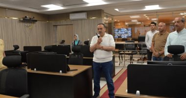 محافظ أسيوط يتابع إخماد حريق في حظائر بأبو تيج ويوجه بصرف تعويضات للمتضررين