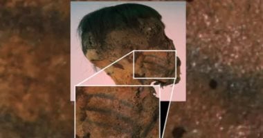 وشم نادر على وجه مومياء غامضة عمرها 800 عام يحير علماء الآثار وشم على وجه مومياء