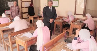 وكيل تعليم الوادى الجديد يتابع أعمال امتحانات صفوف النقل ويتفقد امتحانات فصول الخدمات  