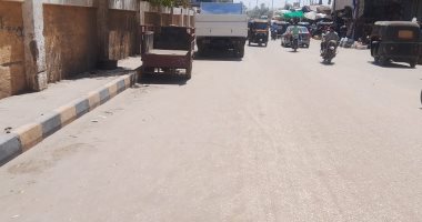 حملات مكثفة لإزالة إشغالات الباعة الجائلين بشوارع ساحل سليم فى أسيوط