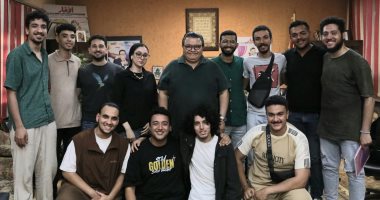 خالد جلال يعقد اجتماعًا مع مخرجى عروض مواسم نجوم المسرح الجامعى خالد جلال مع مخرجي عروض مواسم نجوم المسرح الجامعي