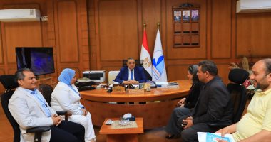 رئيس جامعة كفر الشيخ يستقبل وفد جهاز تنمية المشروعات المتوسطة والصغيرة جانب من اللقاء