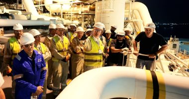 وزير البترول يشهد وصول سفينة جديدة لإعادة التغييز بميناء الإسكندرية
