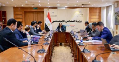 وزيرة التضامن تجتمع مع الإدارة العامة لإدارة الأصول وتنمية الموارد بالوزارة خلال الاجتماع