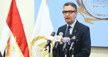 وزير التموين يعلن استعدادات عيد الأضحى 2025.. إنشاء شوادر لطرح الخراف والأبقار الحية للأضاحى.. مخزون اللحوم المجمدة يكفى لمدة عام.. ويؤكد: تطوير البورصة السلعية وفق المعايير الدولية وطرح سلعتين بالمرحلة الأولى الدكتور شريف فاروق وزير التموين والتجارة الداخلية