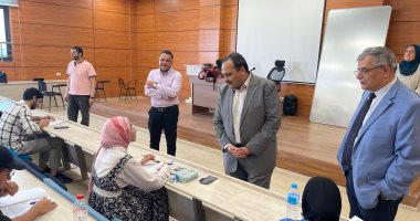 رئيس جامعة بنها الأهلية يتفقد سير الامتحانات بكليتي علوم الحاسب والاقتصاد