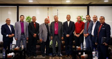 رئيس الطائفة الإنجيلية يستقبل قيادات كنيسة نهضة القداسة ويشيد بدورهم رئيس الطائفة الإنجيلية يستقبل قيادات كنيسة نهضة القداسة