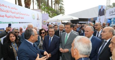 وزير الزراعة يكلف رئيس "البحوث الزراعية" بتشكيل لجنة لتسويق الأبحاث خلال افتتاح المعرض والمؤتمر الأول لمركز البحوث الزراعية