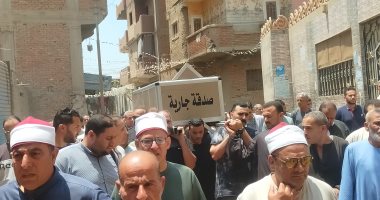 أهل البلد فى جـنازة الابن الأكبر للشيخ مصطفى إسماعيل بمسقط رأسه فى الغربية.. فيديو