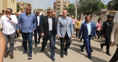 محافظ الجيزة: محال حضارية لتسكين باعة لم يقع عليهم الاختيار بسوق العياط محافظ الجيزة يتفقد سوق العياط الحضارى الجديد