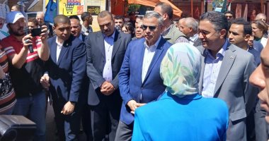 وزير التموين ومحافظ الإسكندرية بجولة تفقدية بسوق اليوم الواحد بالعجمى.. فيديو جانب من الزيارة