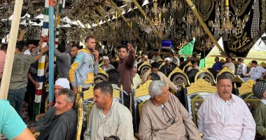 وفاة سلطان القراء هزت العالم العربي والإسلامى.. الدقهلية تتصدر المشهد على مدار 3 أيام متتاليه بعد رحيل الشيخ السيد سعيد.. "اليوم السابع" يرصد مشاهد من تشييع الجثمان والعزاء.. وتوافد قراء الإذاعة لوداعه.. صور زحام بسرادق العزاء