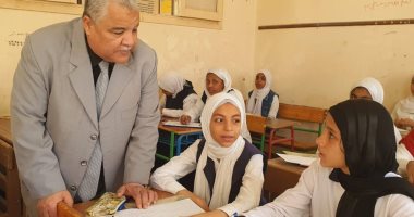 وكيل تعليم الأقصر يتابع انتظام سير امتحانات الفصل الدراسي الثانى