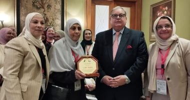 الشبكة نيوز : 
                                            أستاذ طب نفسى: الاكتئاب أكثر مرض مؤلم بالعالم ويسبب تغييرات فى نسيج المخ
                                        