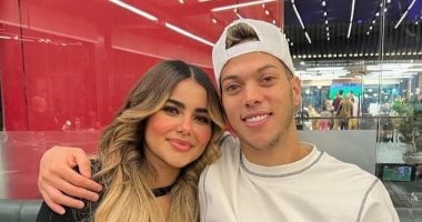 إمام عاشور وزوجته