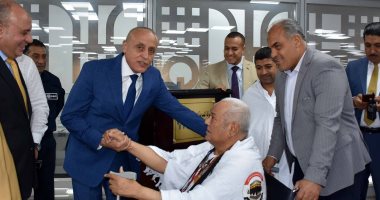 محافظ الأقصر يودع حجاج الفوج الخامس لقرعة وزارة التضامن الاجتماعى