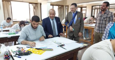 نائب رئيس جامعة القاهرة يتفقد لجان امتحانات كليات الهندسة والزراعة والتخطيط