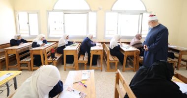 امتحانات الثانوية الأزهرية.. وكيل الأزهر يتفقد لجان مجمع الشروق النموذجى وكيل الأزهر يتفقد لجان مجمع الشروق النموذجي