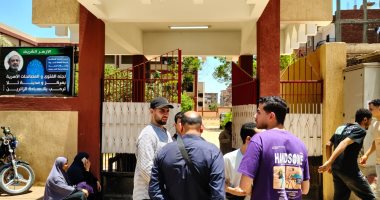 فرحة بين طلاب الثانوية الأزهرية علمى بالمنوفية لسهولة امتحان القرآن والحديث