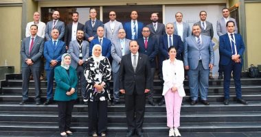 الأكاديمية الوطنية تعقد برامج تدريبية لكوادر "القومى لتنظيم الاتصالات" وWE