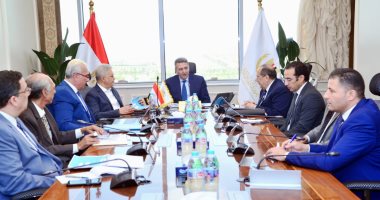 نائب وزير التموين يتابع استعدادات عيد الأضحى وتوافر المخزون من اللحوم جانب من الاجتماع